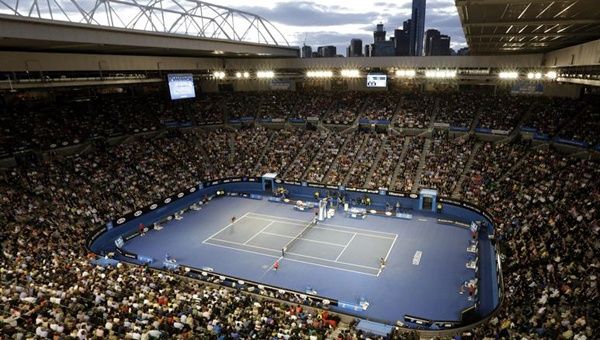 Unas 15 mil personas estuvieron presentes en el duelo Nadal-Federer. (Foto: EFE)