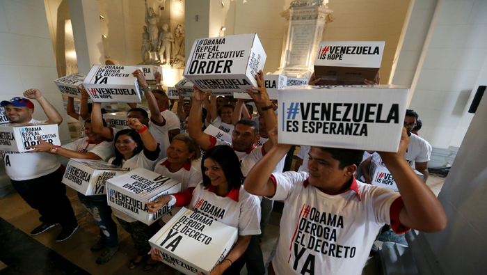 Desde el 2015 los venezolanos recolectan firmas contra el decreto injerencista de Obama.