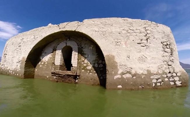 Esta es la tercera vez que el templo resurge entre las aguas de la presa Benito Juárez, en México.