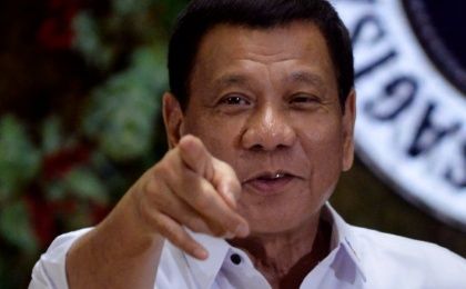 El mandatario filipino amenaza con usar este método con quienes despilfarran dinero del Gobierno