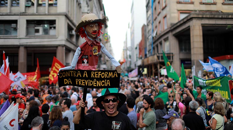 Brasil se moviliza contra la reforma de pensiones