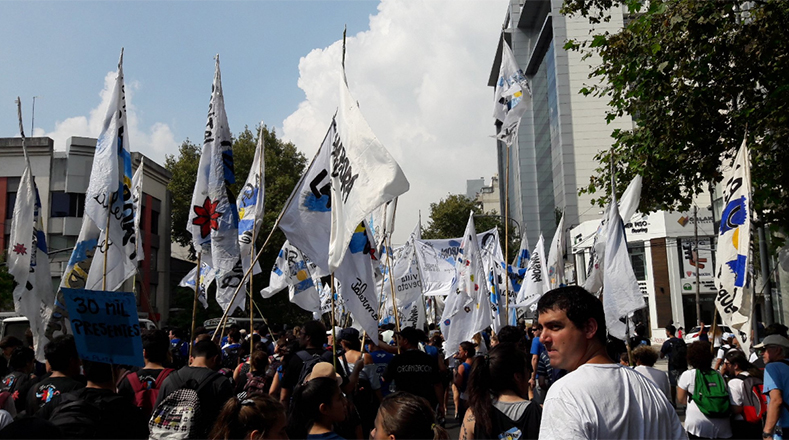 La marcha también busca reinvindicar a los 30.000 desaparecidos, cifra desestimada por el Gobierno de Macri.