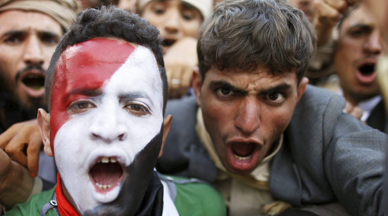 Los manifestantes gritaban lemas como "tenemos determinación" o "levantad el bloqueo del Yemen".