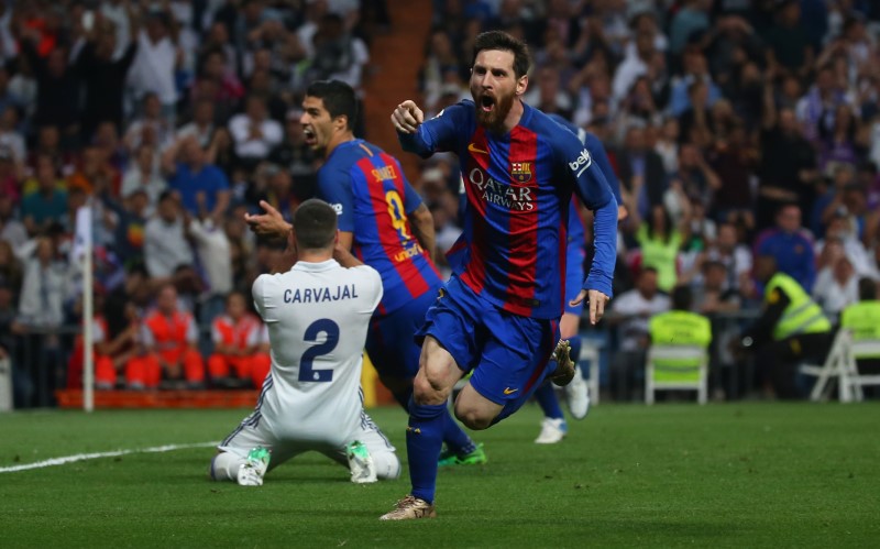El partido parecía encaminarse hacia el empate, cuando en el descuento Jordi Alba dejó un balón franco a Messi para hacer el 3-2 definitivo.