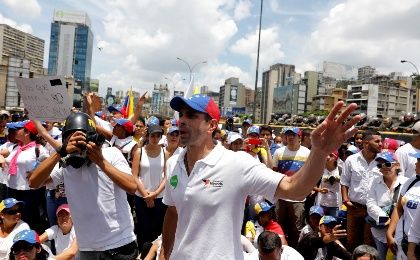 En la “valiente oposición democrática” venezolana, el guion puede prescindir de los hechos.
