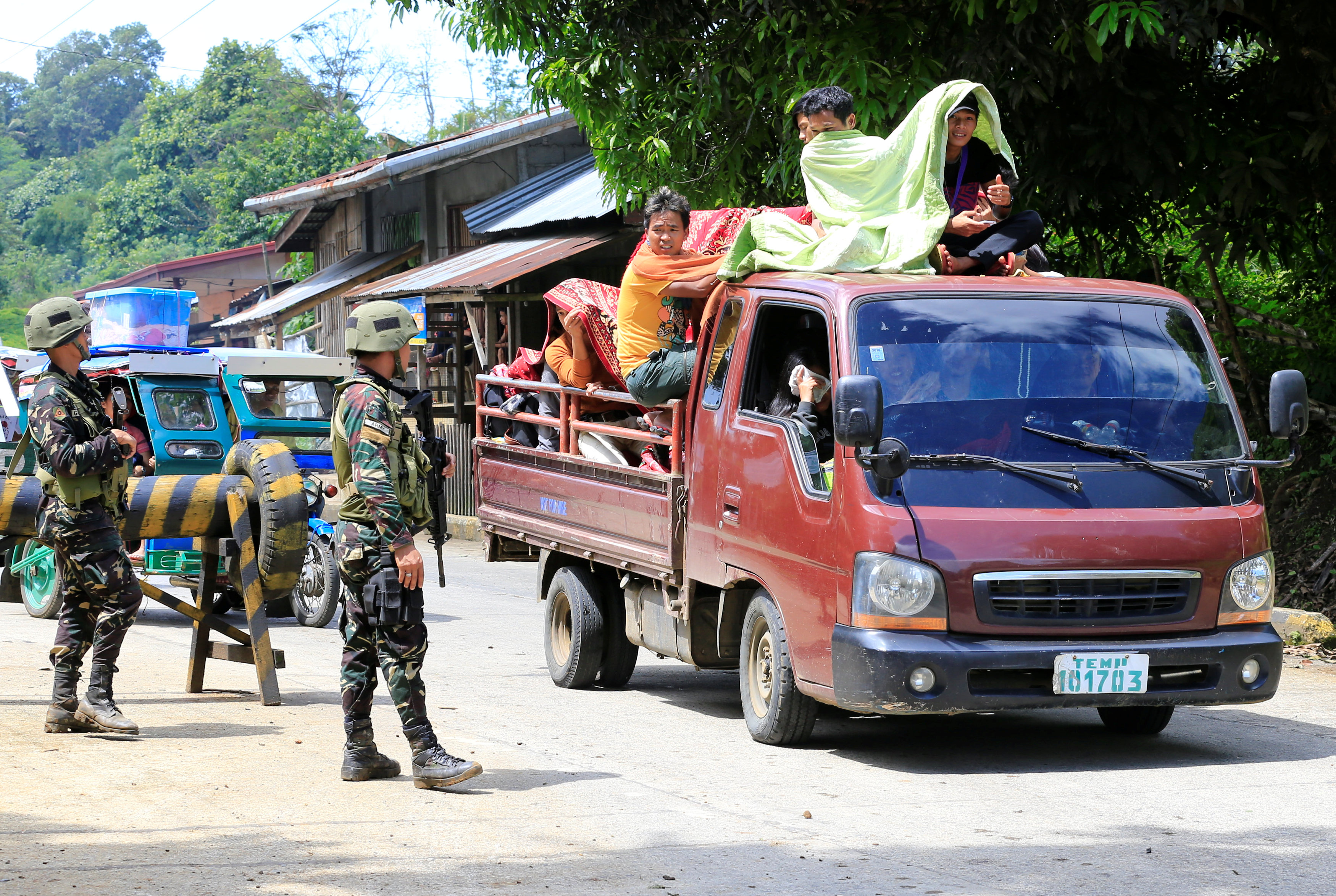 El hecho ocurrió en la ciudad de Marawi, cuando se desarrollaba un enfrentamiento entre los extremistas y fuerzas gubernamentales.