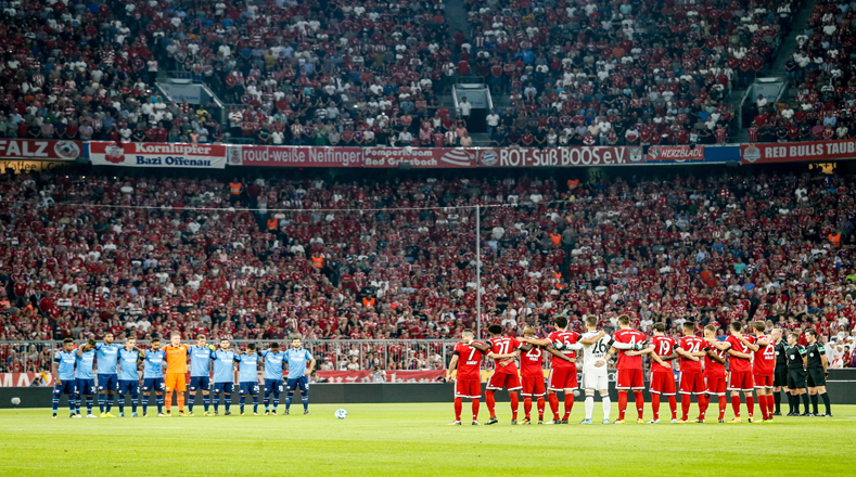 También en el deporte se manifestaron en memoria de las víctimas. En Alemania, los jugadores del Bayern de Múnich y del Bayer Leverkusen guardaron un minuto de silencio.