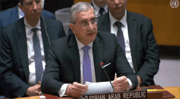 El delegado sirio condenó enérgicamente el exterminio israelí contra el pueblo palestino y los ataques en los territorios sirios, incluido el Golán sirio ocupado, exigiendo el cese inmediato de estas acciones.